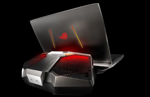 Asus GX700 z chłodzeniem wodnym.