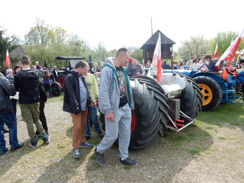 Najazd traktorów na Soplicowo [ZDJĘCIA]