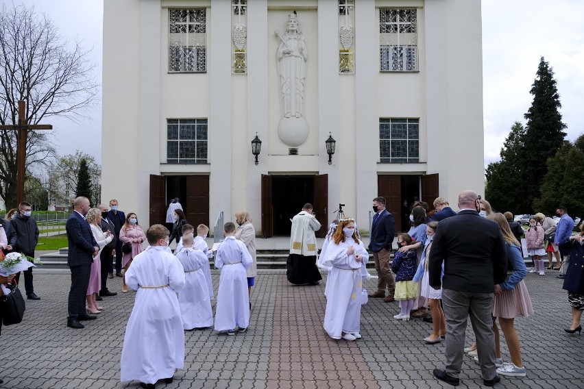 Maj to tradycyjnie miesiąc, w którym dzieci przyjmują po raz...