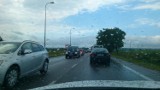 Korek nad morzem. W deszczowy dzień z Władysławowa auta zapchały drogę w Łebczu | ZDJĘCIA, WIDEO