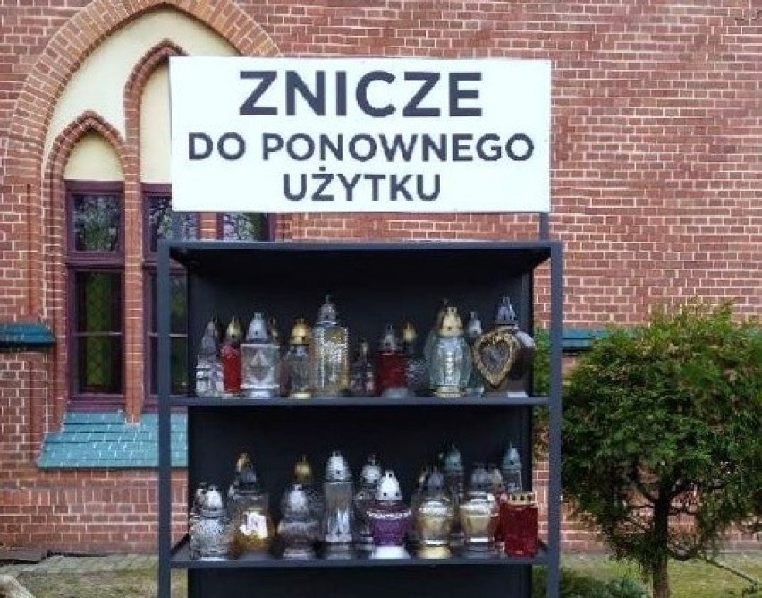 Znicze do ponownego wykorzystania w Gliwicach. Na cmentarzach w mieście pojawiły się specjalne regały 