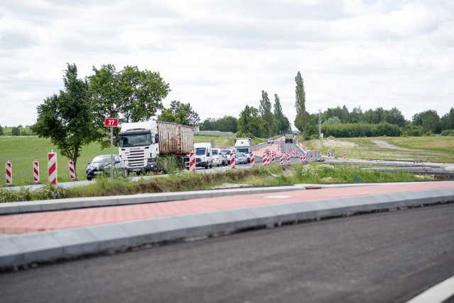 Budowa ronda w Nowogrodzie Bobrzańskim stanęła w miejscu. Wszystko z powodu kasy