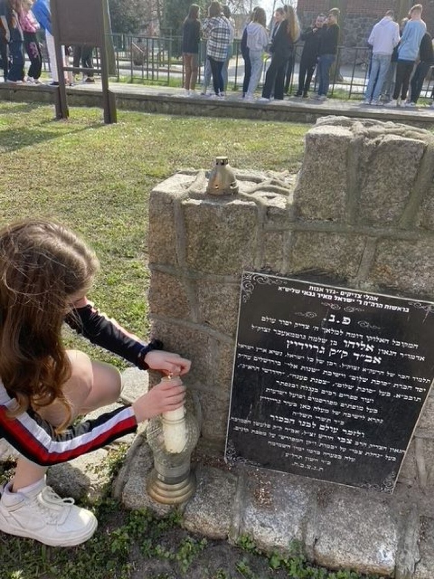 Akcja Żonkile w Zespole Szkół Technicznych w rocznicę wybuchu powstania w getcie warszawskim