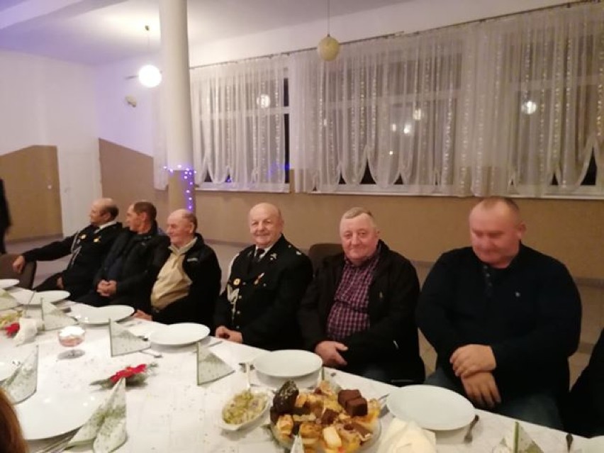Wigilia w Sieńcu. Mieszkańcy zasiedli do świątecznego stołu z przedstawicielami władz [FOTO]
