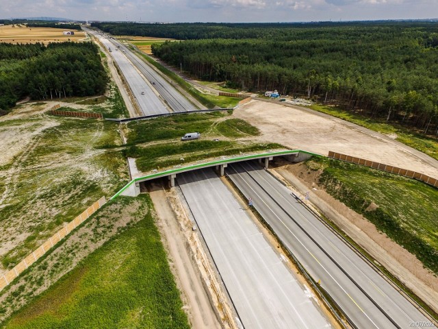 Budowa A1 na odcinku Radomsko - granica woj. śląskiego. Jak postępują prace? (sierpień 2021)