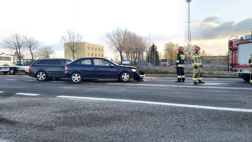 Wypadek w Żarach na obwodnicy miasta. Ranna osoba została odwieziona do szpitala
