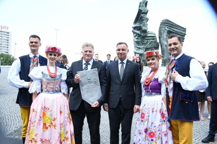 Prezydent RP wręczył Zespołowi "Śląsk" pamiątkową tablicę
