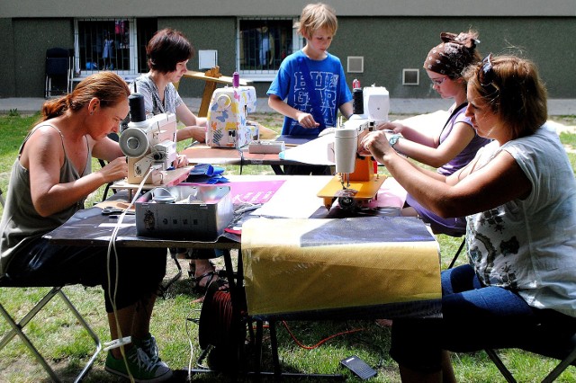 Lato w Szamotułach z pewnością nie musi być nudne. Twórczy recykling, a więc warsztaty tworzenia toreb ze starych banerów, rozbudzały wyobraźnię i inspirowały!