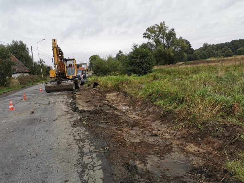 Rozpoczął się remont drogi powiatowej w Długopolu Dolnym