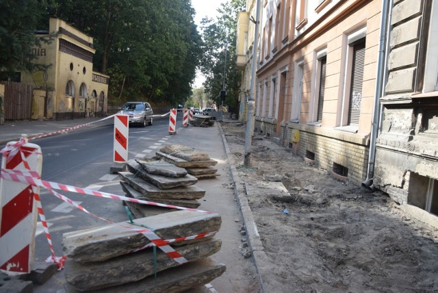 Remont chodnika na odcinku około 500 metrów ma potrwać do końca września.