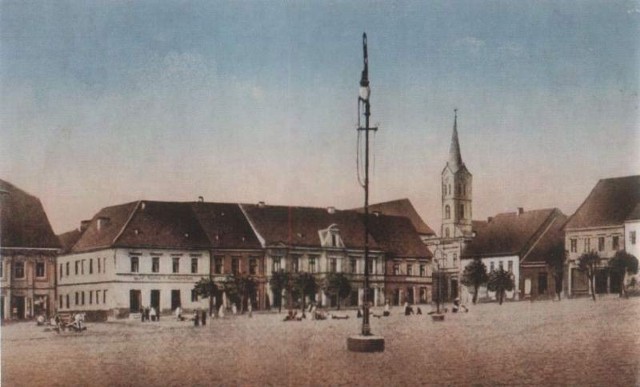 Oto Rynek Wodzisławia Śląskiego z 1914 roku. Prawda, że piękny? Ale i dziś można tam zobaczyć miejsca, rzeźby, budynki, które zachwycają, intrygują, sprawiają, że na chwilę przystajemy? Jak powstały, po co, kto jest ich autorem? Zapraszam na niebanalny spacer po centrum Wodzisławia...