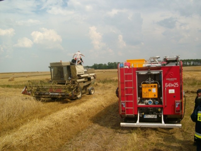 Pożar kombajnu niedaleko Kębłowa