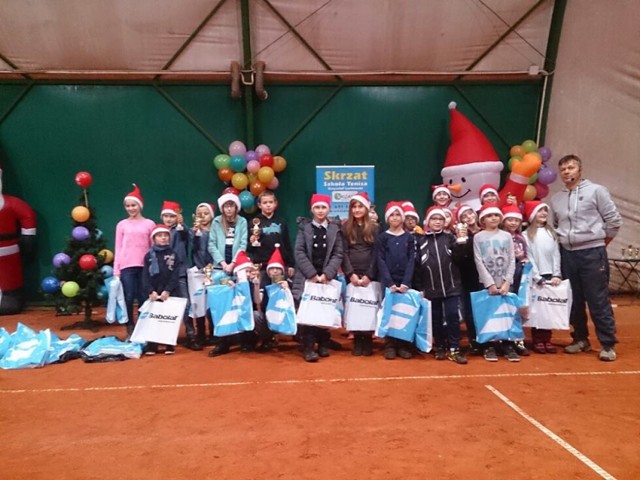 Tenisiści z Krajenki na turnieju mikołajkowym