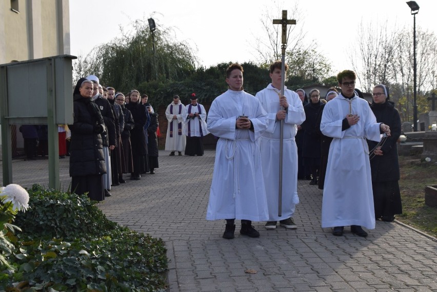 Uroczystość Wszystkich Świętych na cmentarzu św. Piotra i Pawła w Gnieźnie pod przewodnictwem Prymasa Polski