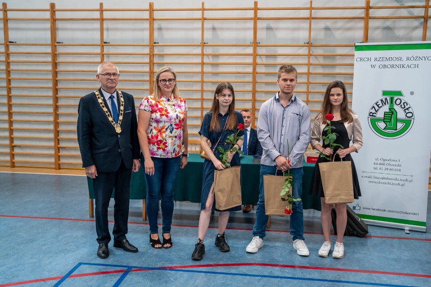 Nagrodzono najlepszych absolwentów szkoły branżowej w Obornikach