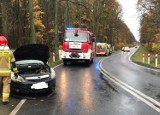  Kobieta wjechała w napęd rogatek na przejeździe kolejowym w Kąkolewie. Interweniowali strażacy z Leszna i OSP w Kąkolewie