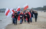 Strajk Kobiet w Trójmieście 1.11.2020. NIE-dzielny Spacerniak na Plaży. Protestujący z Gdańska, Gdyni i Sopotu maszerowali brzegiem morza