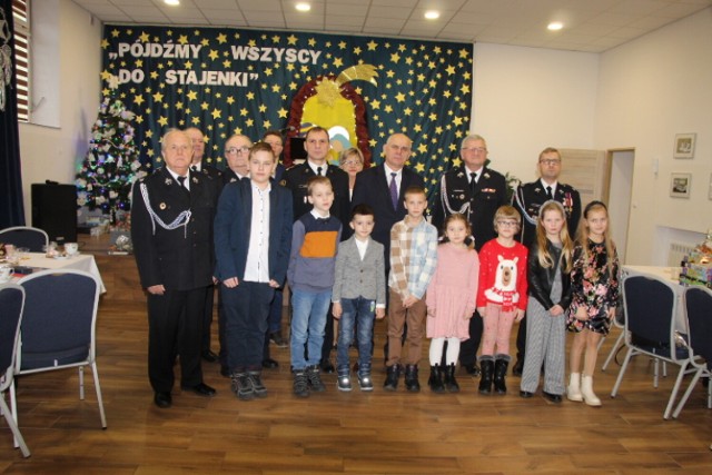 Wręczono nagrody w konkursie plastycznym "Zapobiegamy pożarom", zorganizowanym przez Zarząd Powiatowy ZOSP RP w Radziejowie 