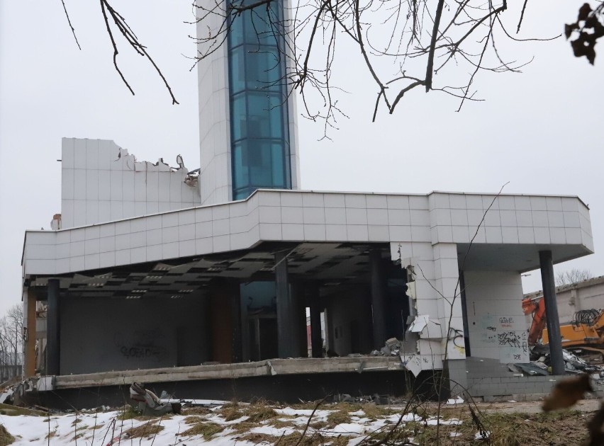 Trwa wyburzanie charakterystycznego budynku po Radomskiej...
