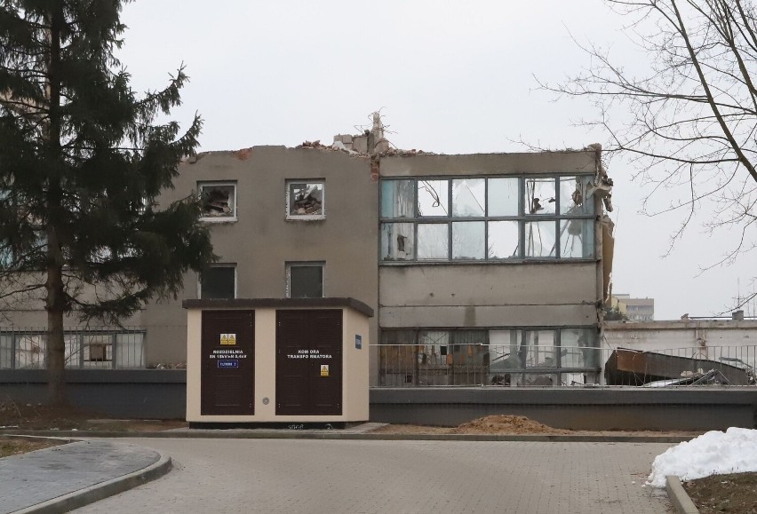 Trwa wyburzanie charakterystycznego budynku po Radomskiej...