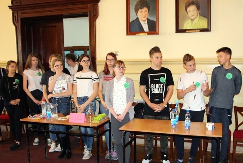 W Liceum Ogólnokształcącym w Jarocinie odbył się „Konkurs na Ciekawe Doświadczenie Fizyczne” [ZDJĘCIA]