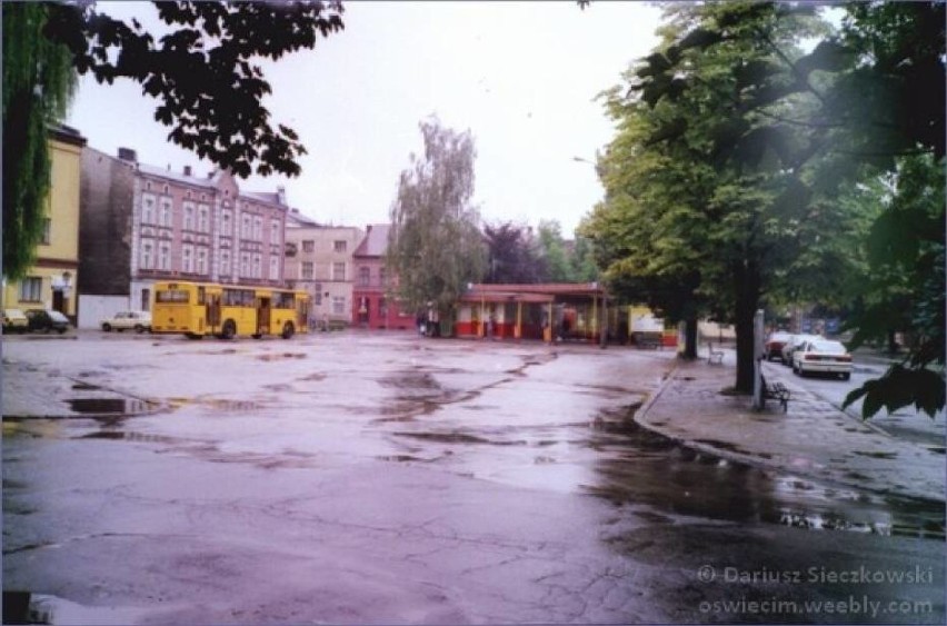 Spośród zdjęć Oświęcimia na przełomie wieków duża część ma...