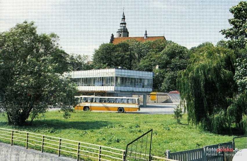 1986 rok. Dworzec PKS w Dzierżoniowie.