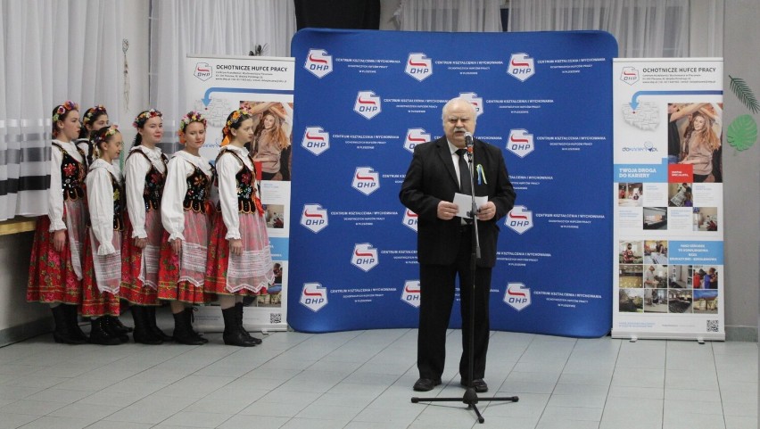 Wyjątkowa wizyta św. Mikołaja w Centrum Kształcenia i Wychowania OHP w Pleszewie. Ukraińskie dzieci otrzymały prezenty