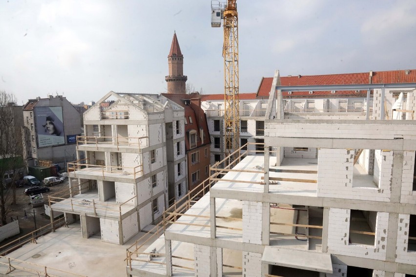 Powstaje nowy budynek mieszkalno-usługowy w centrum Legnicy, zobaczcie aktualne zdjęcia