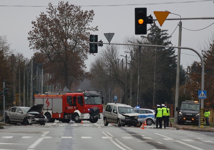 Wypadek w Piotrkowie, trzy osoby w tym 4-letnie dziecko...