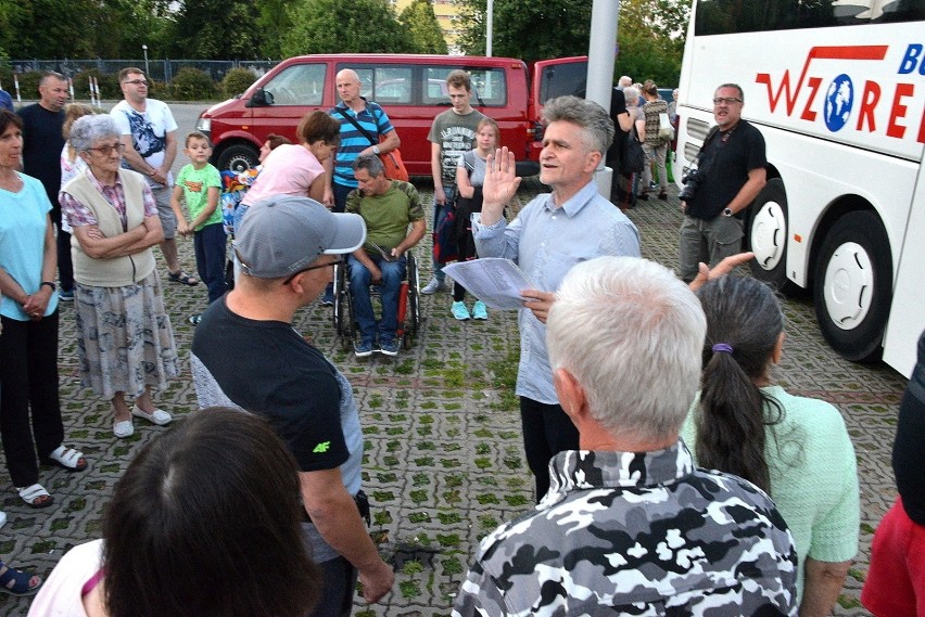 Niepełnosprawni z Kielc jadą nad morze!  Pożegnał ich senator Krzysztof Słoń [ZDJĘCIA, WIDEO]