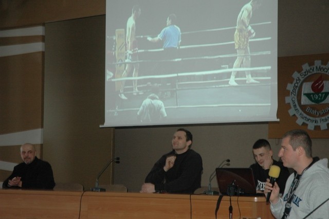 Białe Niedźwiedzie zorganizowały czwarte SEMINARIUM MUAYTHAI z Hubertem Lisowskim