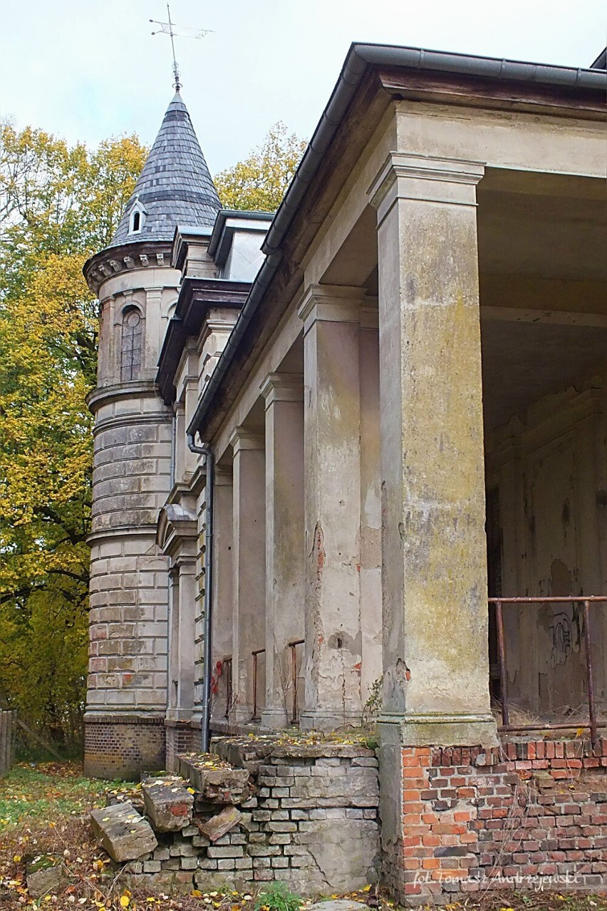 Pałac Kwileckich w Oporowie. Jako jedyny tego typu obiekt w gminie Ostroróg przetrwał wojnę