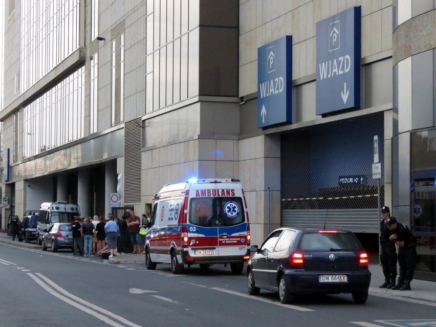 Wrocław: Bomba w Arkadach? Galeria ewakuowana (ZDJĘCIA)