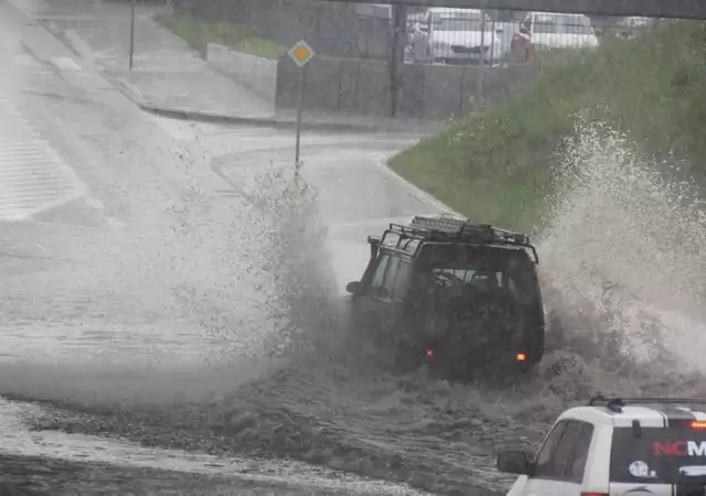 Alert RCB przed intensywnymi opadami deszczu dla Tarnowa i regionu na czwartek 13 lipca