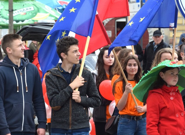 Parada Schumna organizowana jest w Jarosławiu od kilkunastu lat. W tym roku towarzyszy jej ogólnopolskie hasło „Europa ma znaczenie". 

 Zobacz też: Happening w obronie Pomnika Czynu Rewolucyjnego w Rzeszowie
