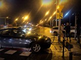 Wrocław. Groźnie wyglądający wypadek przy mostach Warszawskich. Auto wpadło w poślizg (ZDJĘCIA)
