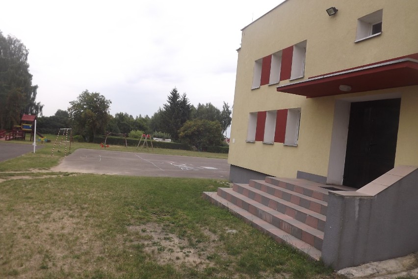 Władze planują zrealizować dwa zadania inwestycyjne w budynku szkoły podstawowej w Nowogrodzie