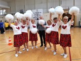 Seniorzy z Goleniowa na podium w Nowogardzie. Dopingowały cheerleaderki