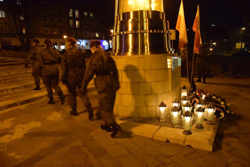 Tablica poświęcona górnikom z Wujka na lampce górniczej na...