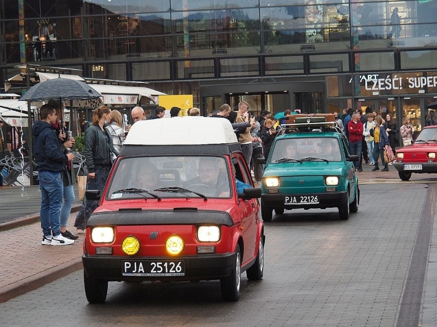 Zlot fanów „Maluchów” w Manufakturze ZDJĘCIA! Ostatni Fiat 126p wyjechał z fabryki 21 lat temu!