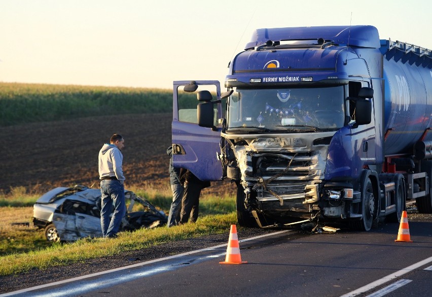 Śmiertelny wypadek na Dk 91 w Srocku. Przed maskę citroena...