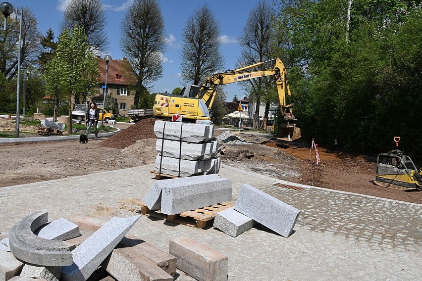 Szczawno-Zdrój: Plac Wolności-nowe chodniki, więcej przestrzeni (ZDJĘCIA)