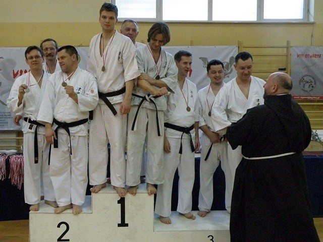 Srebrny medal w karate dla nauczyciela SP nr 15 [ZDJĘCIA]
