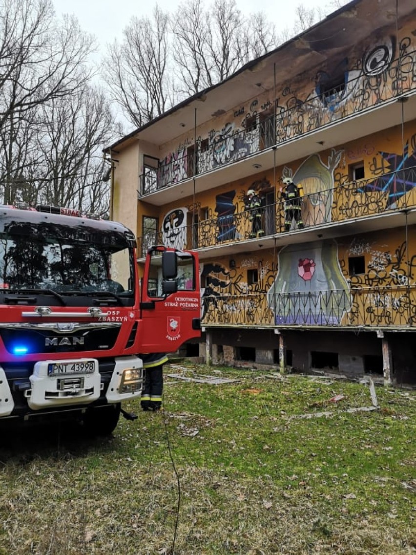 Zbąszyń: Pożar pustostanu i... zgubione wagony