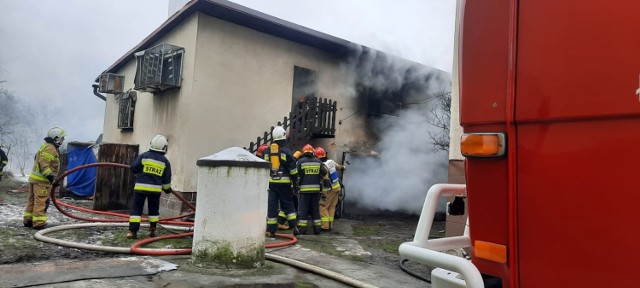 Przy ulicy Powstańców Śląskich w Godowie płonął budynek gospodarczy