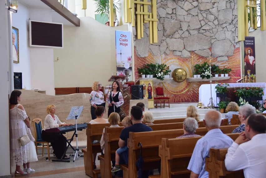 To było wyjątkowe pożegnanie w parafii Chrystusa Odkupiciela w Chełmie. Zaśpiewało Trio z Ukrainy 