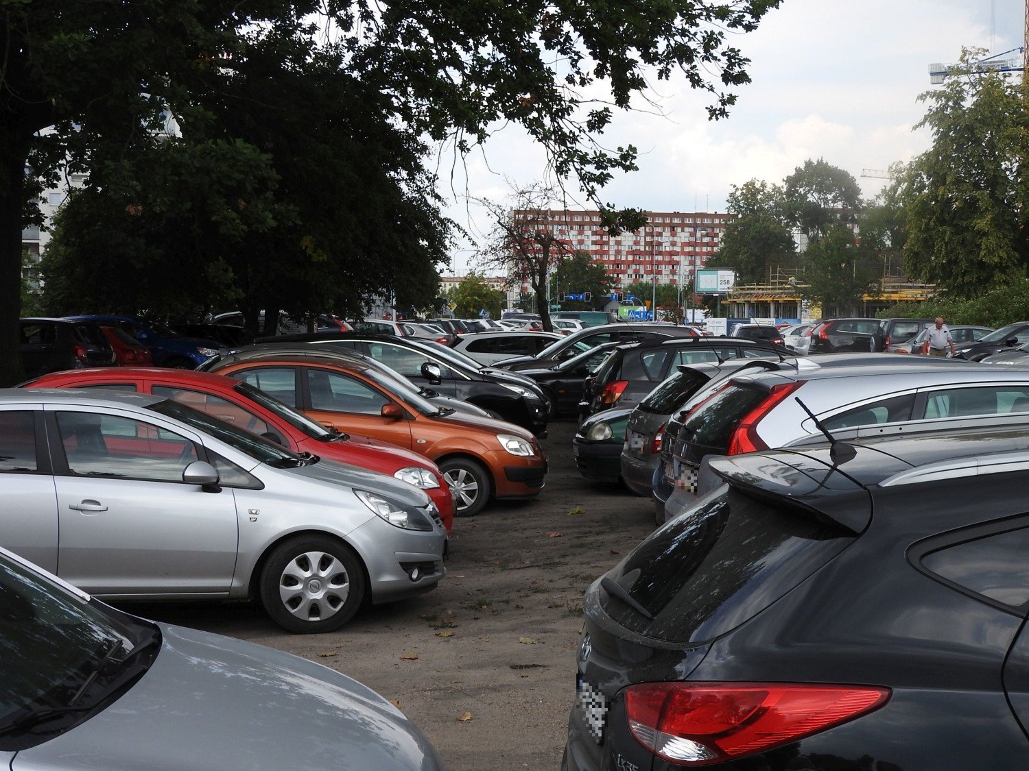 Dzikie parkingi w centrum Białegostoku. Gdzie zaparkujesz