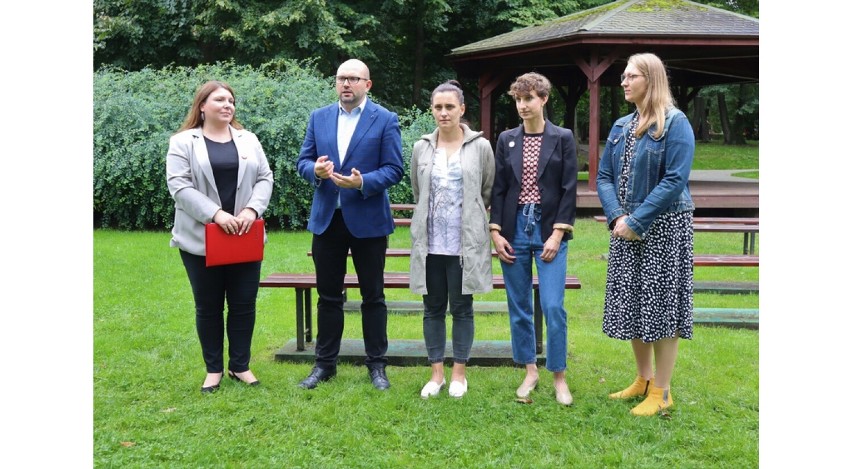 Od lewej: Anna Dorsz, Arkadiusz Kraszkiewicz, Joanna Piasecka, Anna Stępień i Magdalena Jambroż zachęcają do wzięcia udziału w akcji DKMS