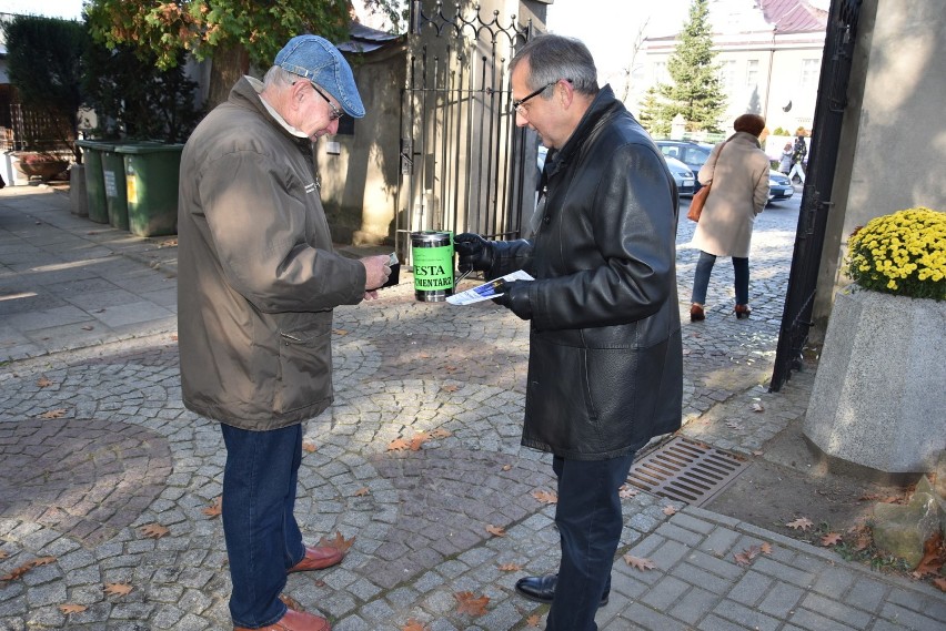 Tarnów. Dzięki hojności tarnowian uda się odnowić kolejne nagrobki na Starym Cmentarzu [ZDJĘCIA]